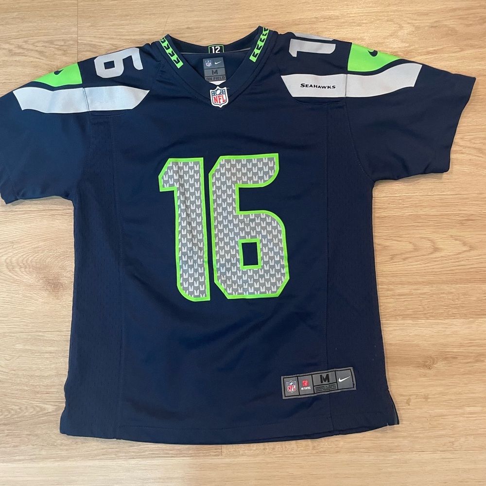 Seahawks official jersey- Tyler Lockett. Youth 10/12 medium